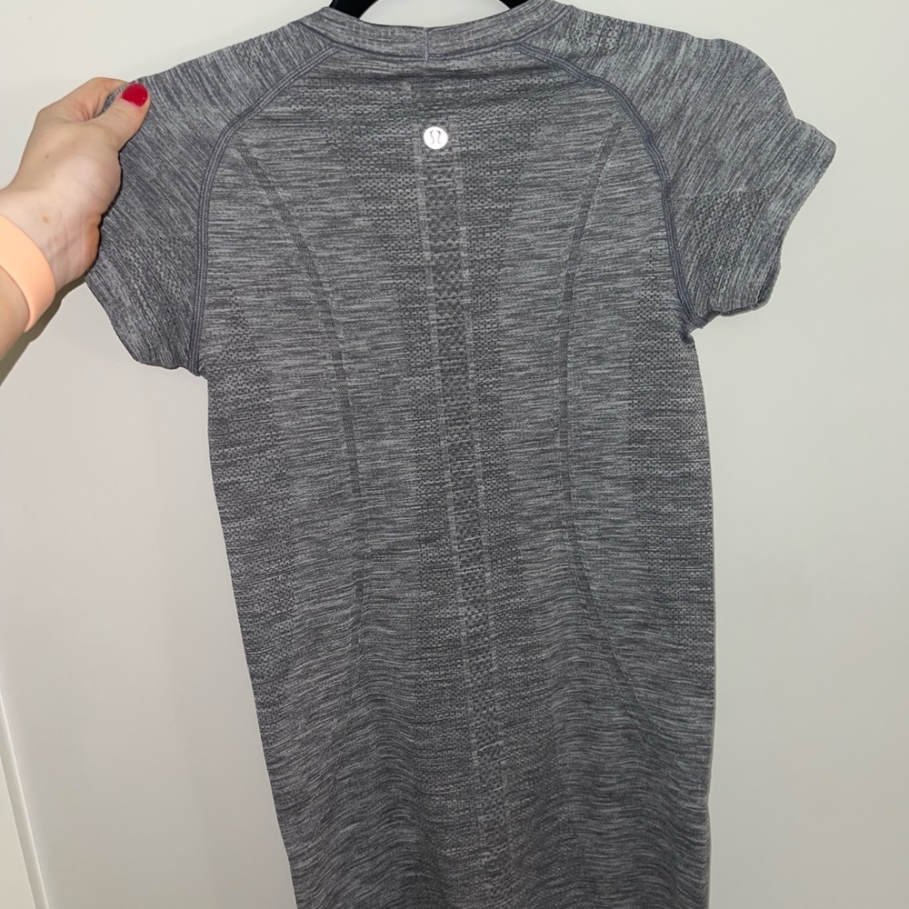 Lulu Grey Heather Swiftly Tee